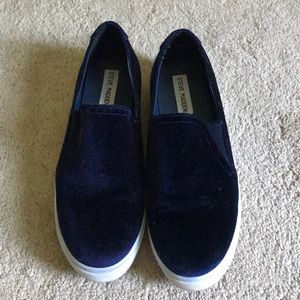Blue velvet Steve Madden slip ons